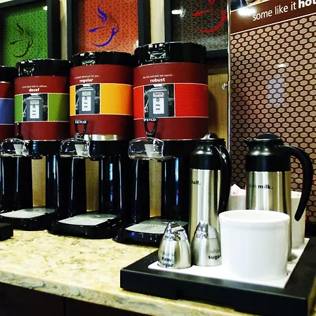 Hampton Inn & Suites Philadelphia/Bensalem-3